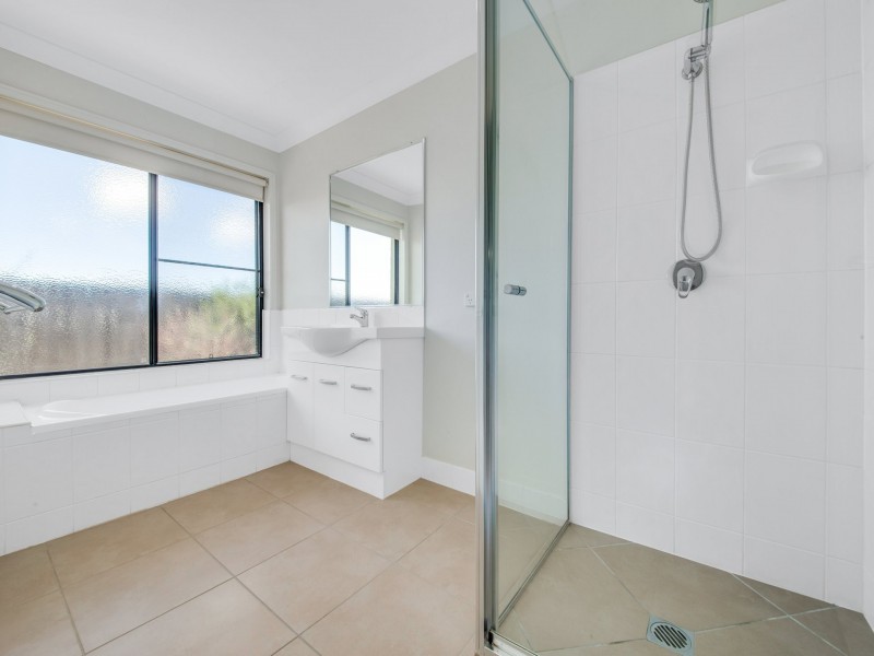 27 Woodland Court, Kirkwood QLD 4680