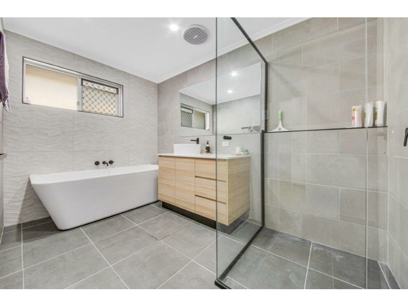 9 Geoffrey Thomas Drive, Tannum Sands QLD 4680
