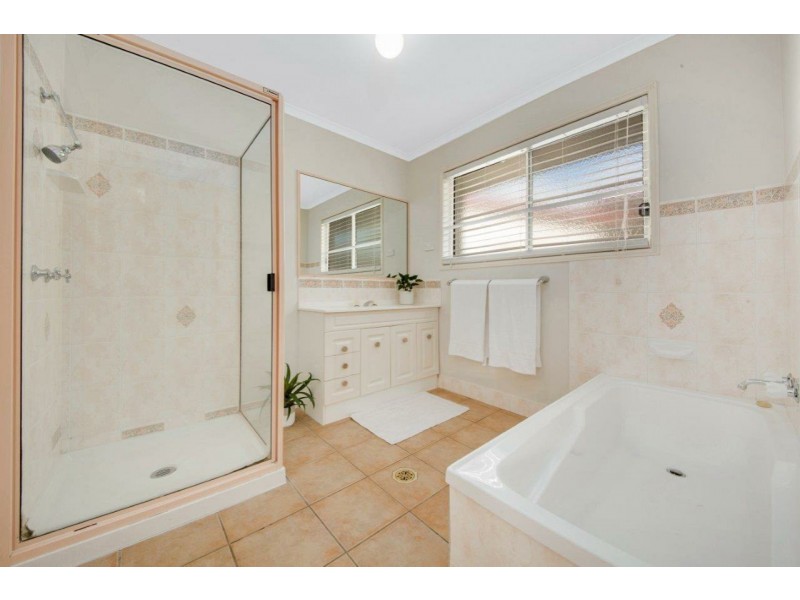 13 Curtis Avenue, Boyne Island QLD 4680