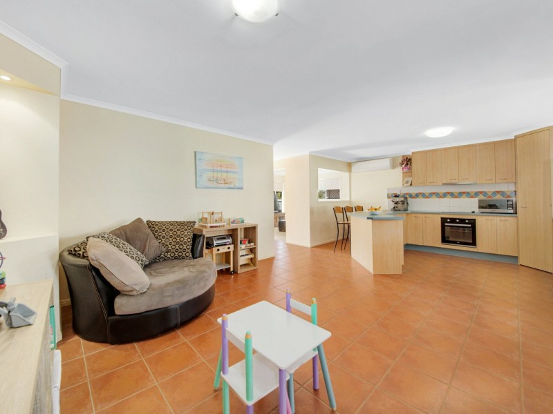 5 Lois Court, New Auckland QLD 4680