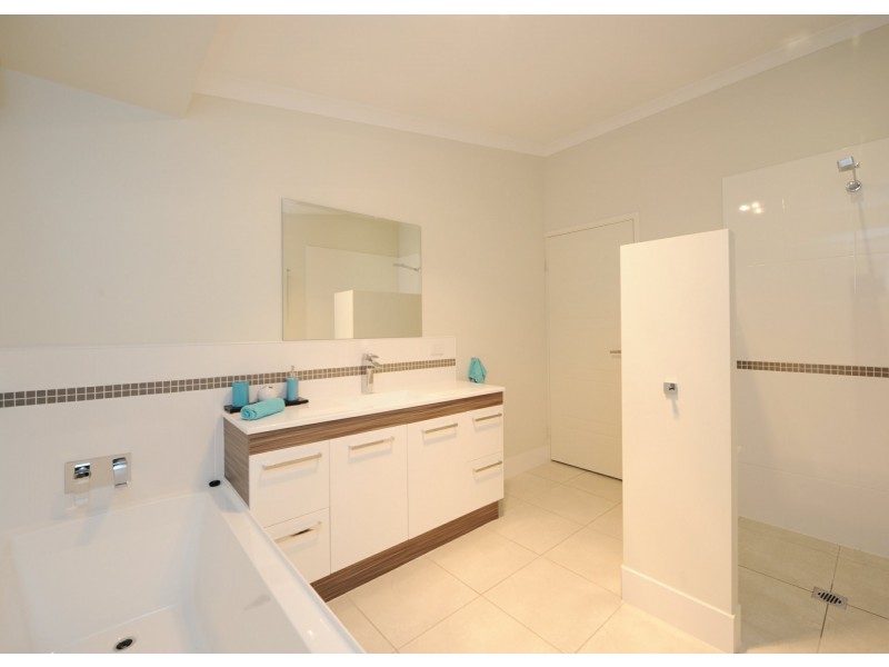 31 McLeod Street, Boyne Island QLD 4680