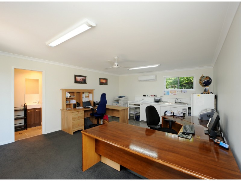 31 McLeod Street, Boyne Island QLD 4680