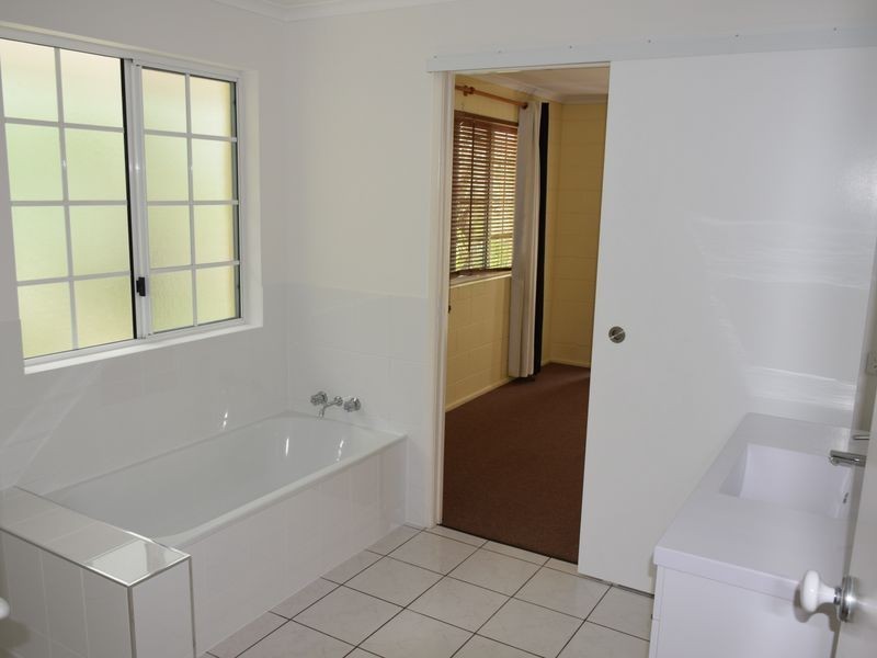 40 MALPAS STREET, Boyne Island QLD 4680