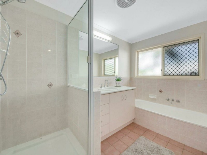 5 Werite Court, Boyne Island QLD 4680