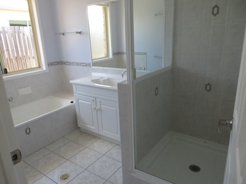 26 Curtis Avenue, Boyne Island QLD 4680