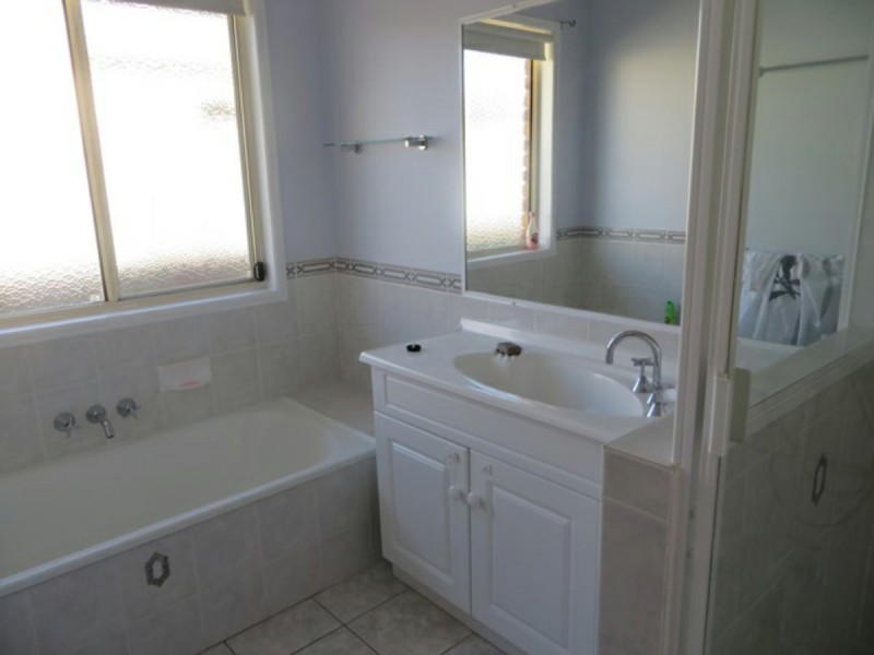 26 Curtis Avenue, Boyne Island QLD 4680