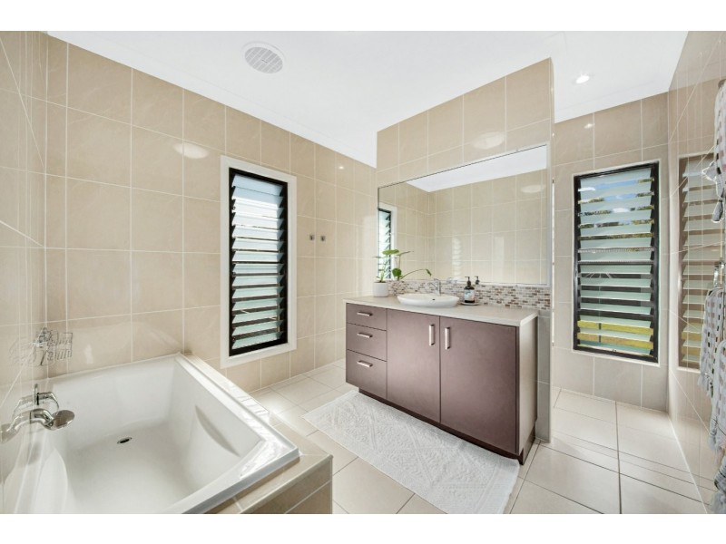 9 Ronpen Close, Tannum Sands QLD 4680