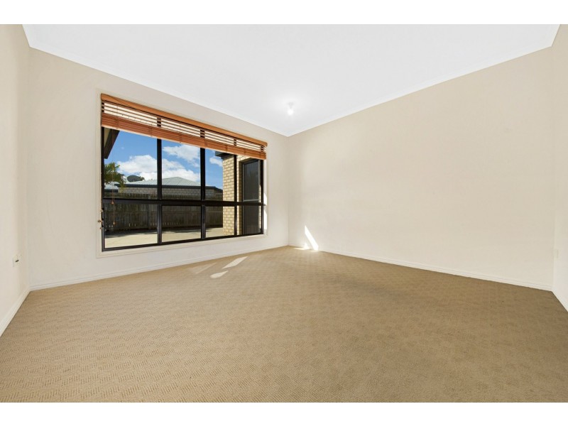 16 Golf View Drive, Boyne Island QLD 4680