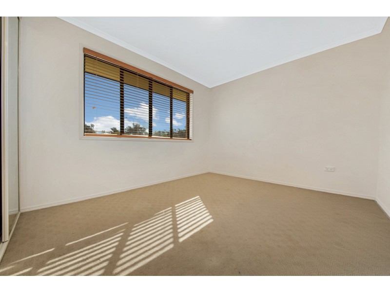 16 Golf View Drive, Boyne Island QLD 4680