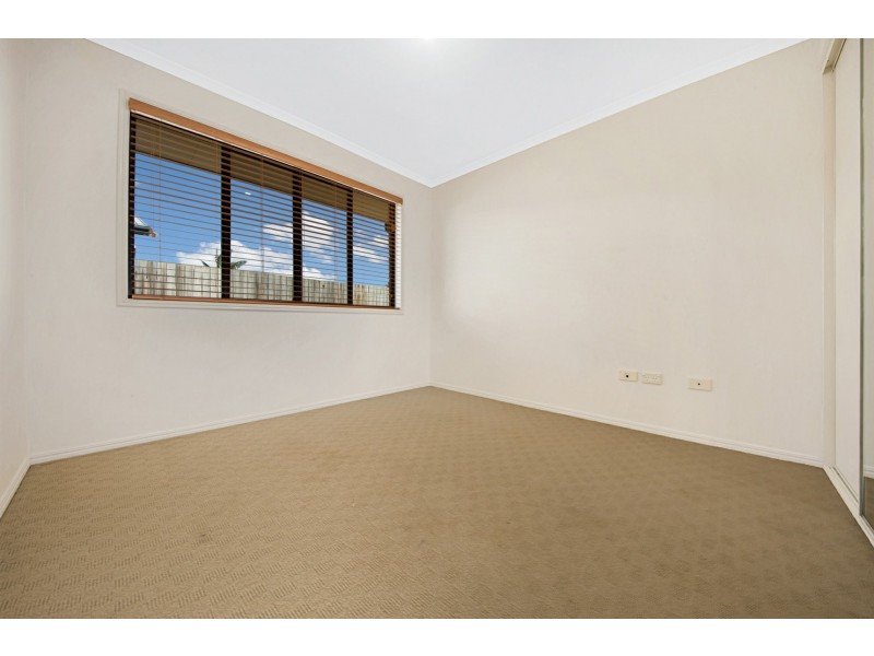 16 Golf View Drive, Boyne Island QLD 4680