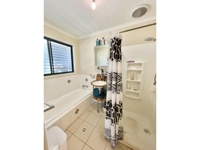 5 Dougall Street, Bororen QLD 4678