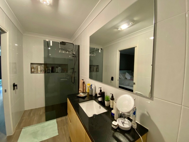 9 Curtis Avenue, Boyne Island QLD 4680