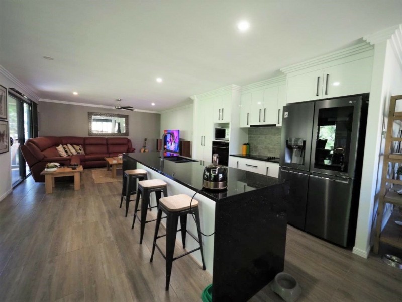 9 Curtis Avenue, Boyne Island QLD 4680