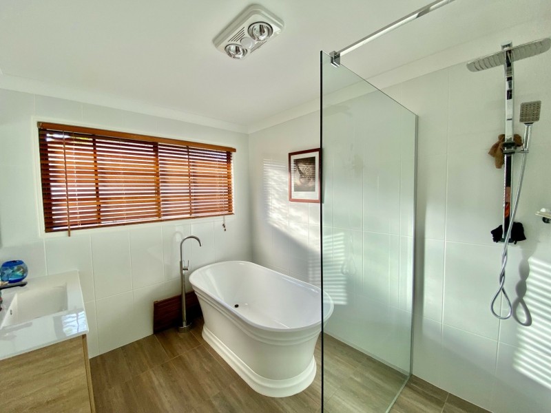 9 Curtis Avenue, Boyne Island QLD 4680