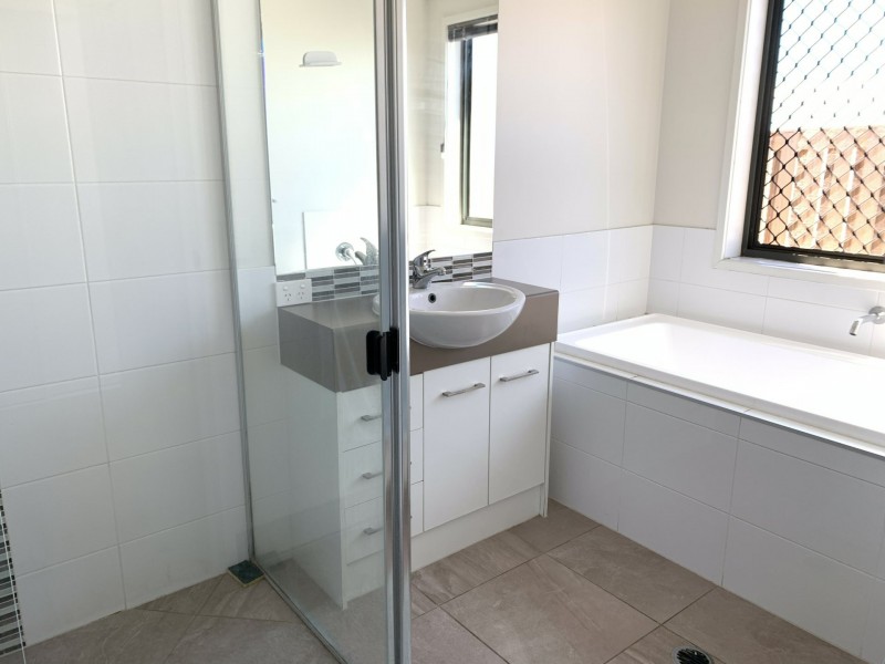 25 Koolivoo Parade, Boyne Island QLD 4680