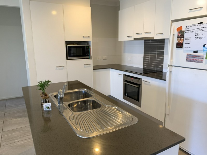 25 Koolivoo Parade, Boyne Island QLD 4680