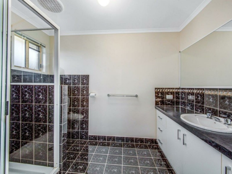 17 Alpine Crescent, Boyne Island QLD 4680