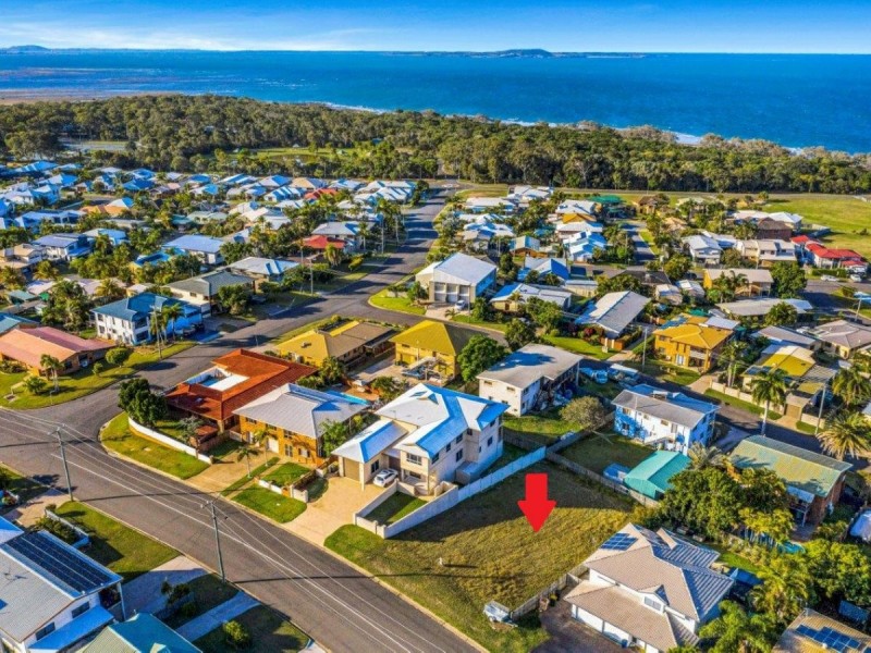 42 Booth Avenue, Tannum Sands QLD 4680