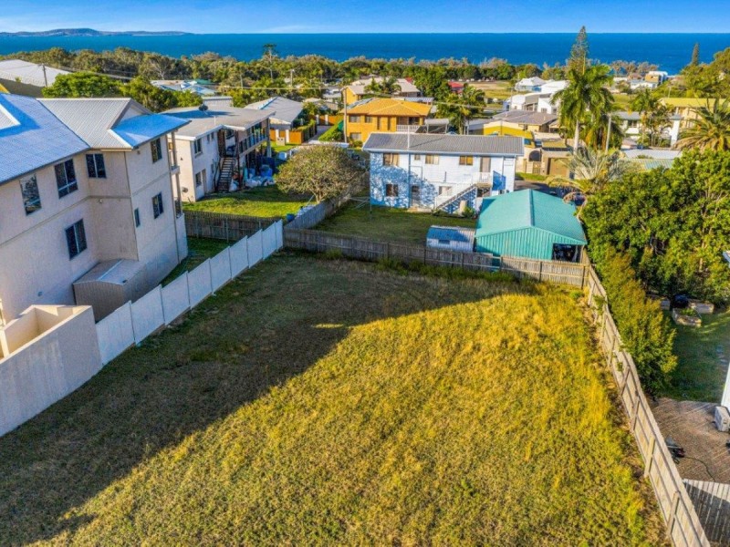 42 Booth Avenue, Tannum Sands QLD 4680