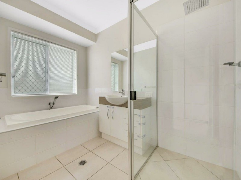 17 Clover Crescent, Boyne Island QLD 4680