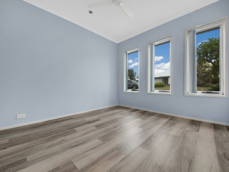 17 Clover Crescent, Boyne Island QLD 4680