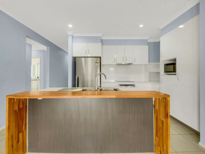 17 Clover Crescent, Boyne Island QLD 4680