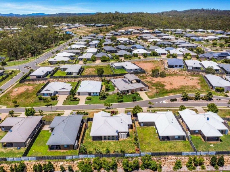 17 Clover Crescent, Boyne Island QLD 4680