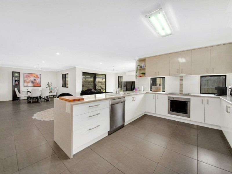 9 Valley Way, Boyne Island QLD 4680