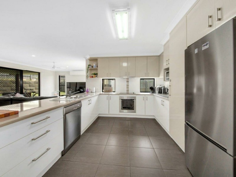 9 Valley Way, Boyne Island QLD 4680