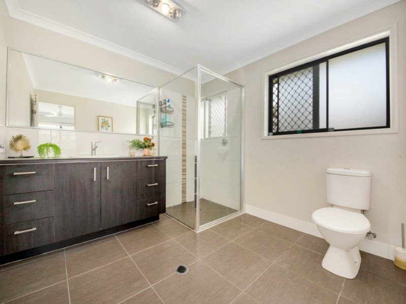 9 Valley Way, Boyne Island QLD 4680