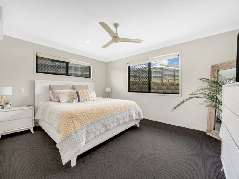 9 Valley Way, Boyne Island QLD 4680