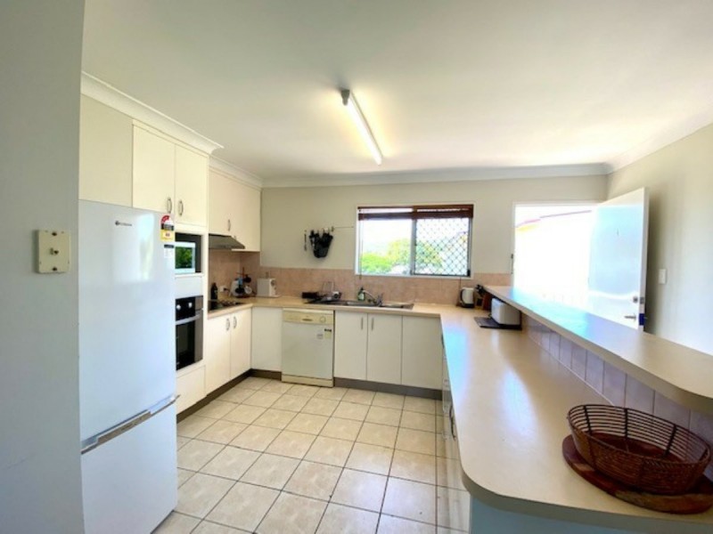 4/4 Pittsbay Crescent, Boyne Island QLD 4680