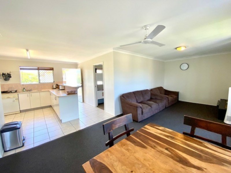 4/4 Pittsbay Crescent, Boyne Island QLD 4680