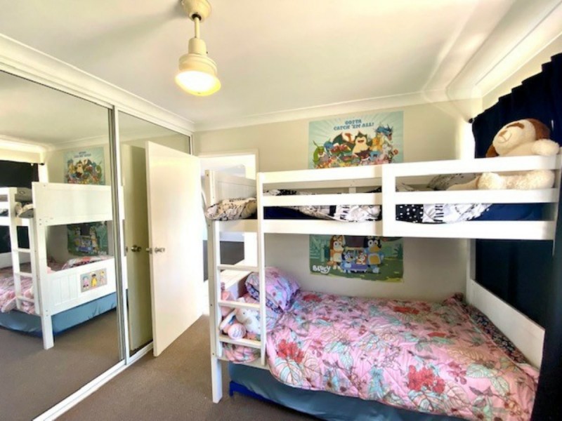 4/4 Pittsbay Crescent, Boyne Island QLD 4680