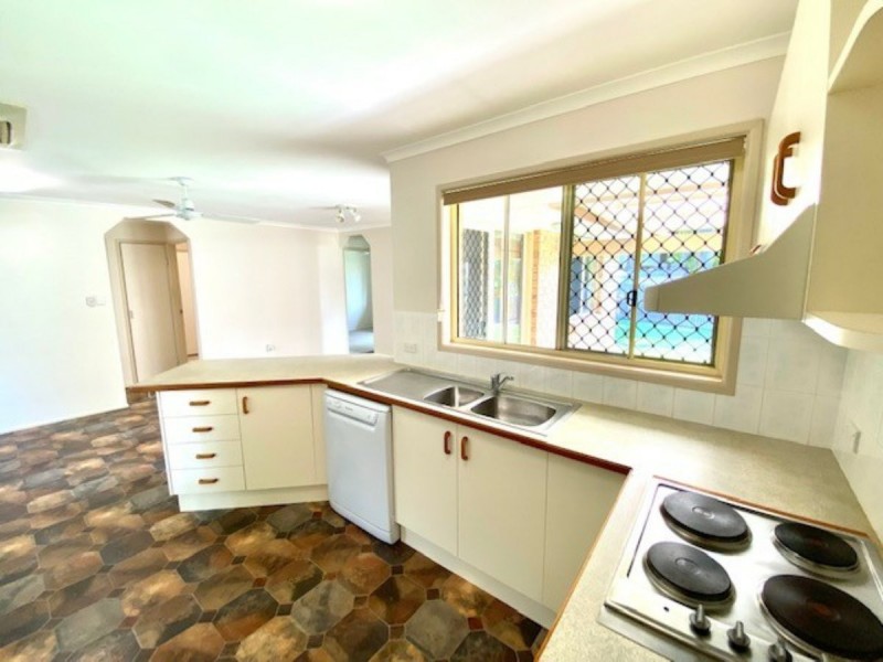 34 Curtis Avenue, Boyne Island QLD 4680