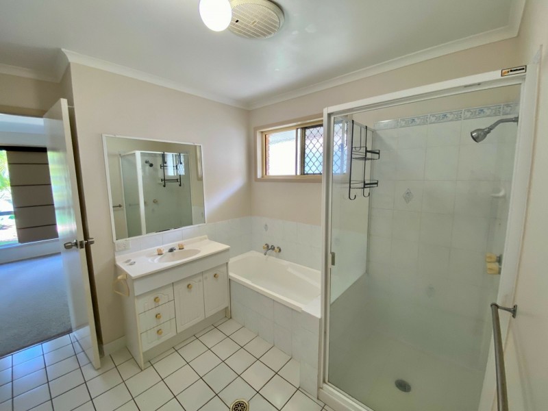 34 Curtis Avenue, Boyne Island QLD 4680