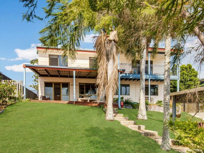 27 Island Esplanade, Boyne Island QLD 4680