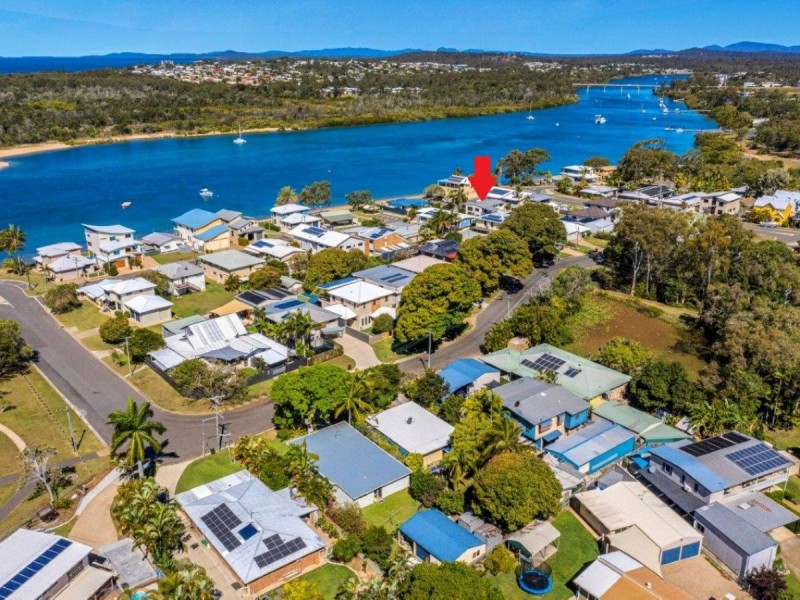 27 Island Esplanade, Boyne Island QLD 4680