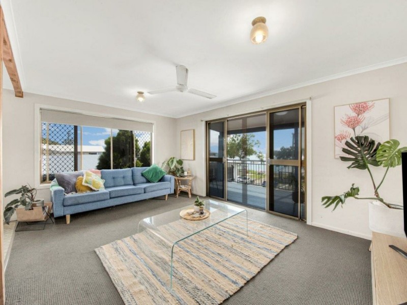 27 Island Esplanade, Boyne Island QLD 4680