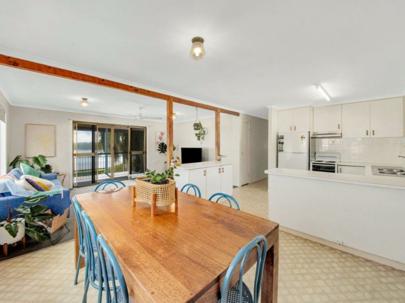 27 Island Esplanade, Boyne Island QLD 4680