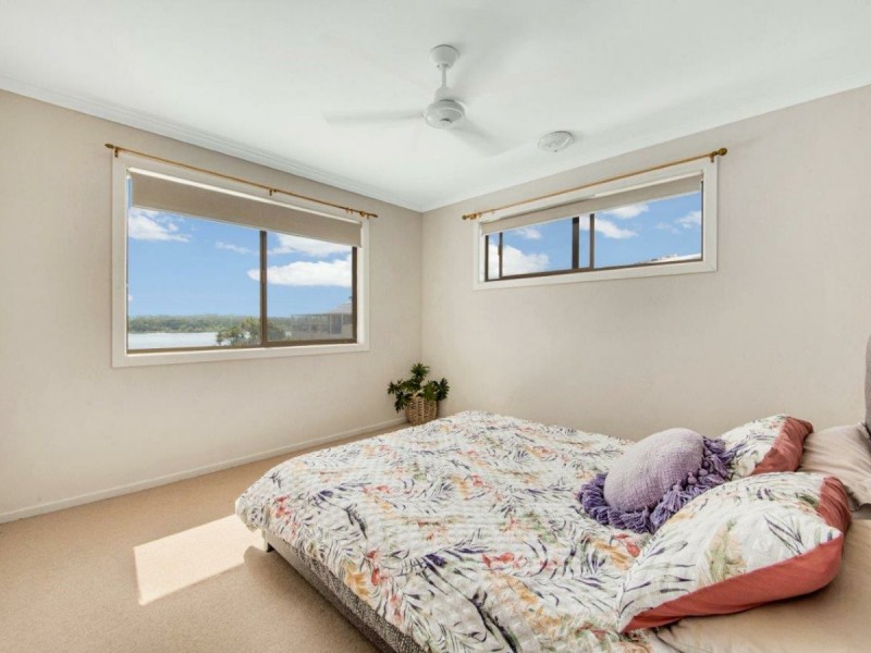 27 Island Esplanade, Boyne Island QLD 4680
