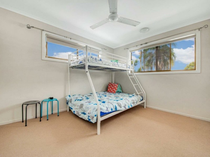 27 Island Esplanade, Boyne Island QLD 4680