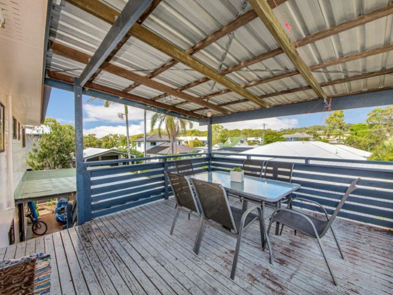 27 Island Esplanade, Boyne Island QLD 4680