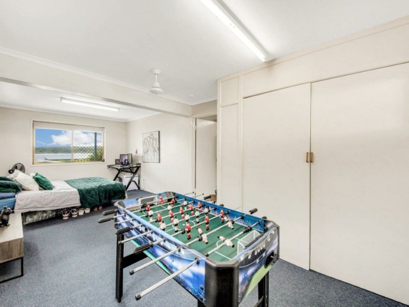 27 Island Esplanade, Boyne Island QLD 4680