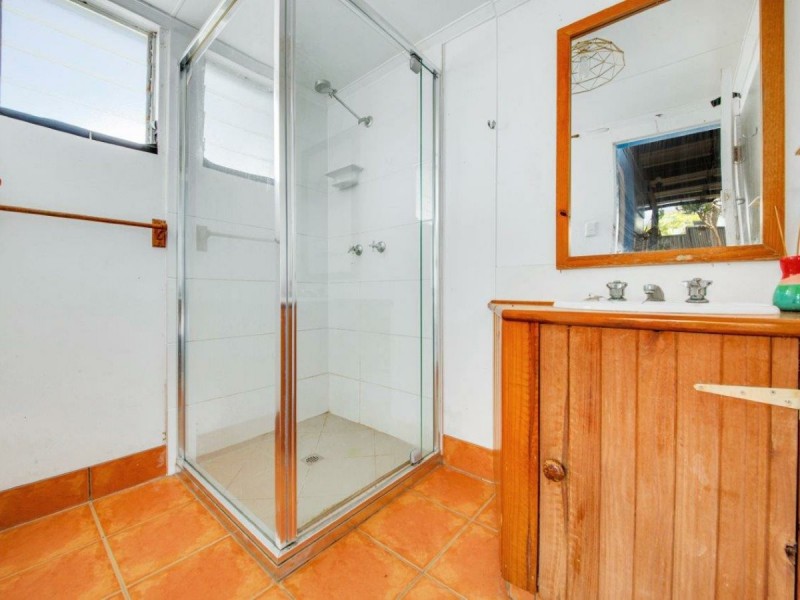 27 Island Esplanade, Boyne Island QLD 4680