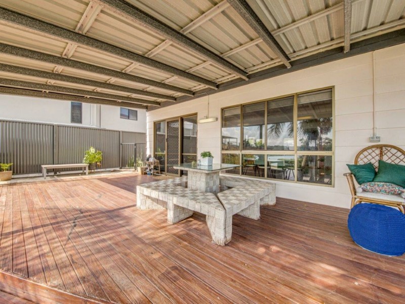 27 Island Esplanade, Boyne Island QLD 4680