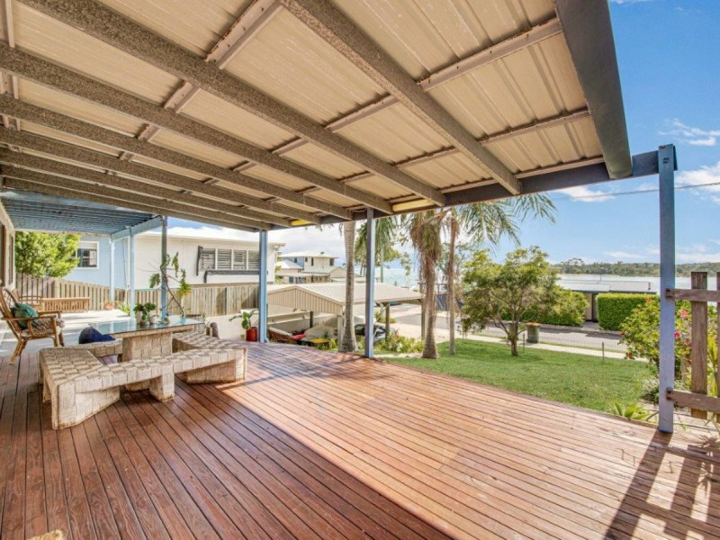 27 Island Esplanade, Boyne Island QLD 4680