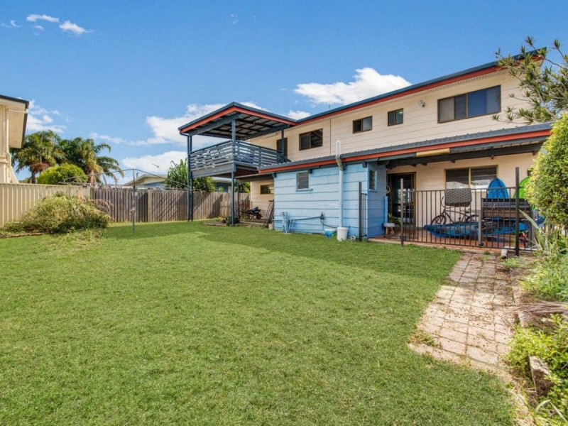27 Island Esplanade, Boyne Island QLD 4680