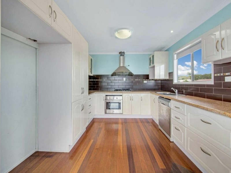 8 Amaroo Street, Boyne Island QLD 4680