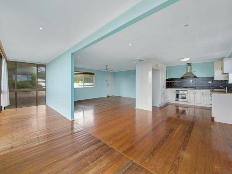 8 Amaroo Street, Boyne Island QLD 4680